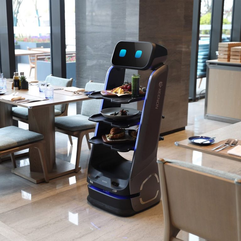 KEENON DINERBOT T9 pro Serviceroboter serviert Speisen im Restaurant